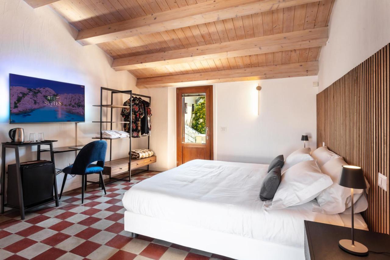 Reef Suites Olbia Bagian luar foto